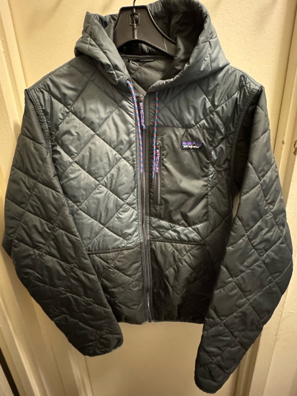 Patagonia Men's Quilted Hooded Puffer Jacket in Dark Slate